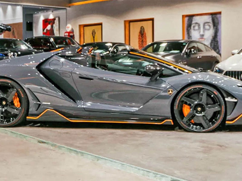 بالصور... عرض لامبورغيني سنتيناريو رودستر للبيع في السعودية بسعر خيالي